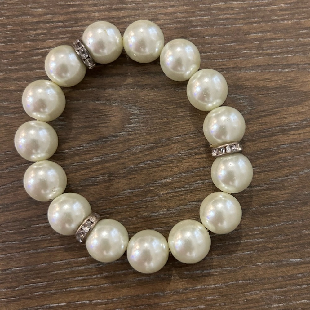White Pearl Bracelet Beads With Rhinestone Spacers, Stretch Bracelet - Picture 2 of 3